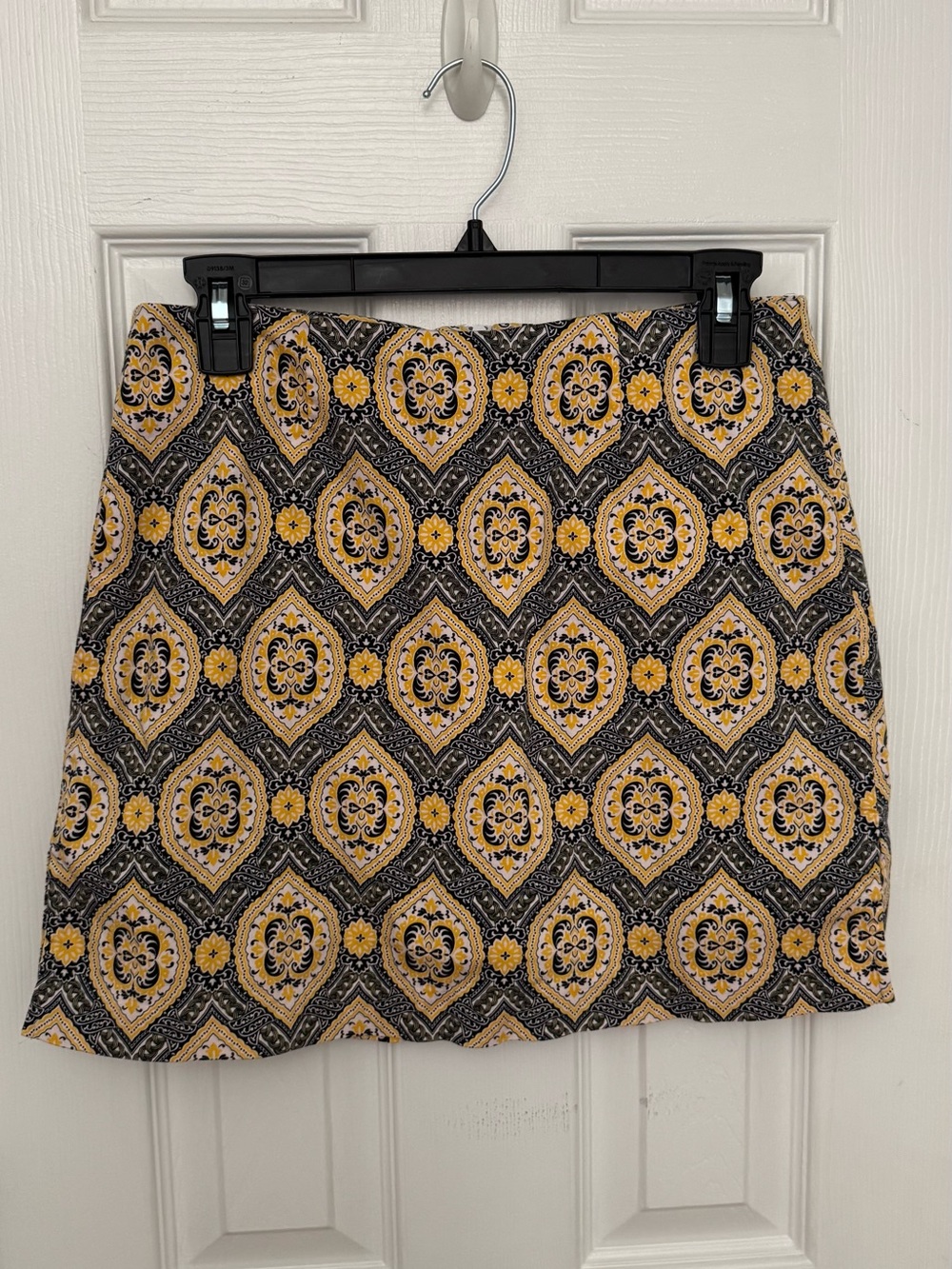 Bamboo Traders Yellow and Black Geometric Skorts